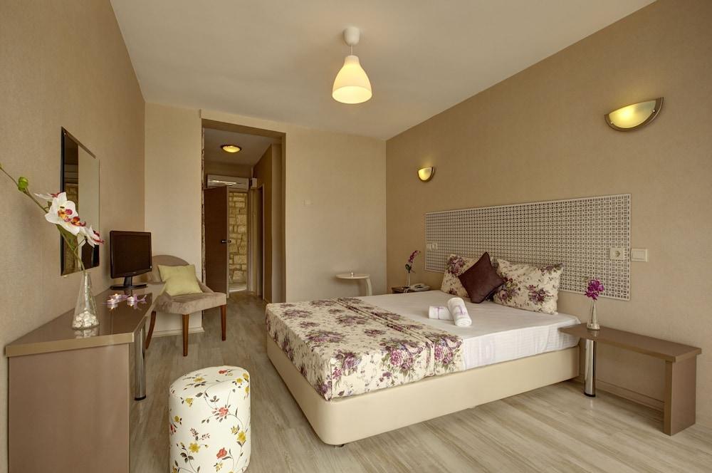 A 11 Hotel Cesme Exterior photo